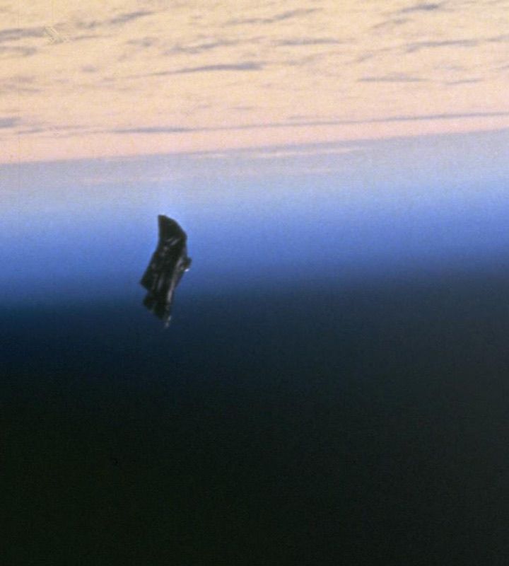 ブラック・ナイト衛星